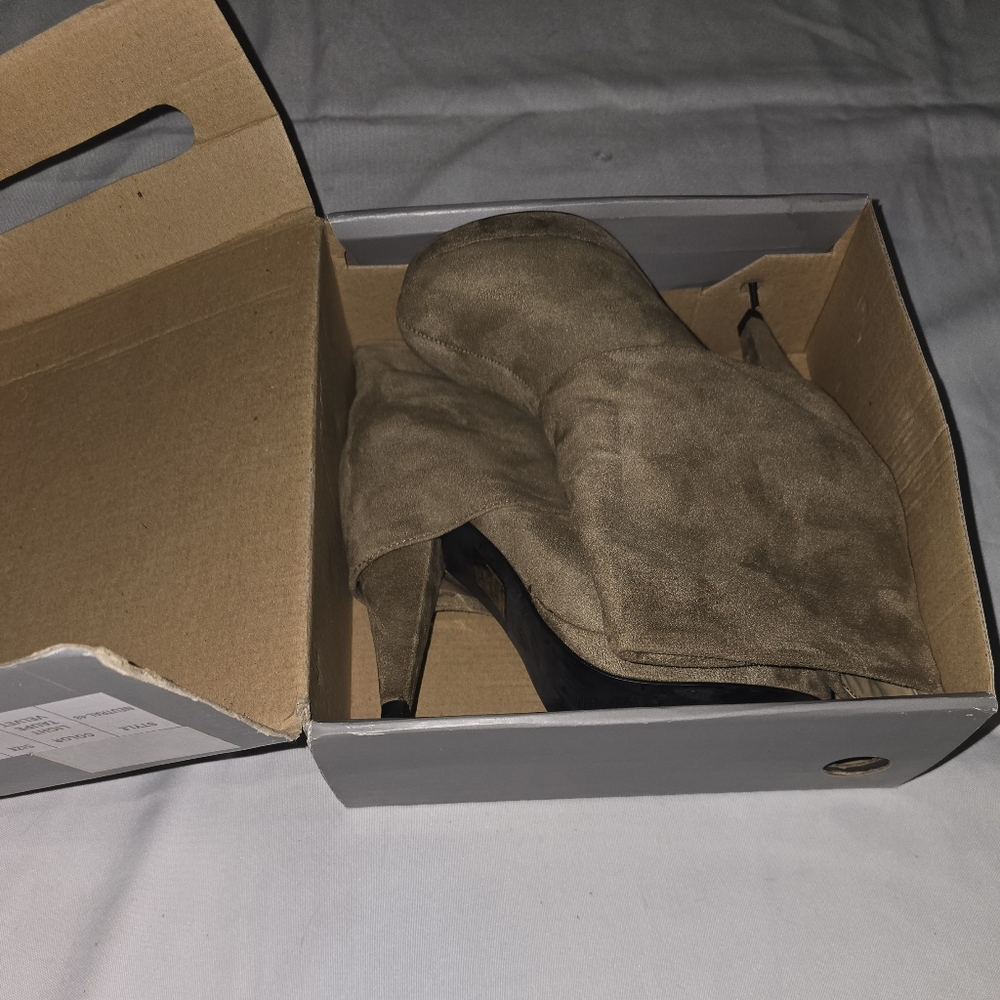 NEW CHARLOTTE RUSSE BOOTS - Picture 3 of 4